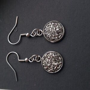 Dark silver druzzy earrings 🕸